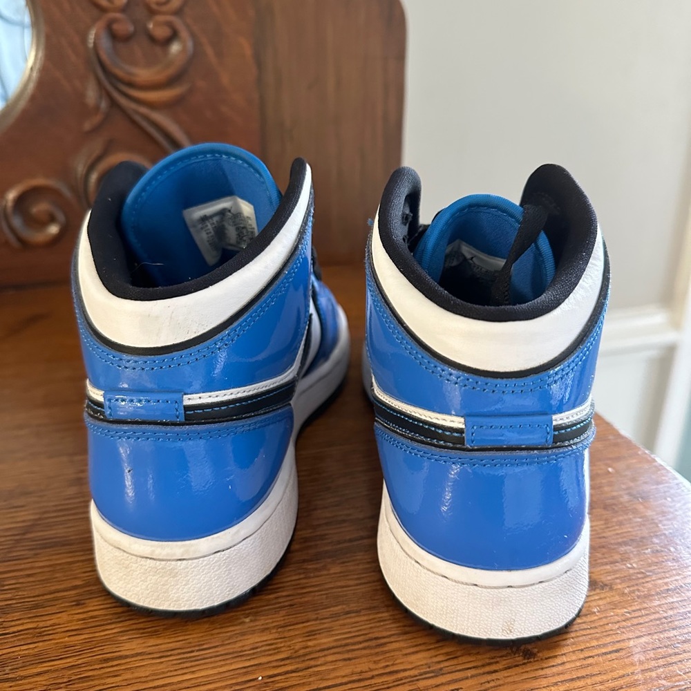 Jordan 1 amid “Signal Blue” - Picture 4 of 5